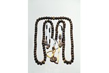 A GOLD-BEAD INLAID AGARWOOD COURT NECKLACE 