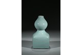 A SKY BLUE GLAZED DOUBLE GOURD VASE 