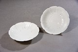 A PAIR OF SMALL WHITE GLAZED DISHES 