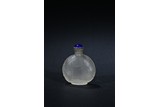 A CRYSTAL OR GLASS SNUFF BOTTLE