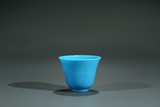 A CHINESE PEKING TURQUOISE BLUE GLASS WINE CUP