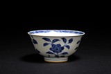 A SMALL CHINESE BLUE AND WHITE 'FLOWERS' BOWL