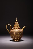 A CHINESE GILT BRONZE ENGRAVED 'PHOENIX' EWER