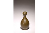 A CHINESE TEA DUST GLAZED GARLIC MOUTH VASE