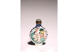 A CHINESE FAMILLE VERTE EROTIC FIGURES SNUFF BOTTLE