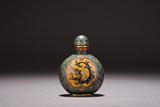 A CLOISONNE ENAMEL 'DRAGON' SNUFF BOTTLE