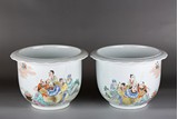 A PAIR OF CHINESE FAMILLE ROSE FIGURES PLANTERS