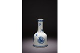 A CHINESE BLUE AND WHITE 'DRAGON' MALLET VASE