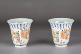 A PAIR OF CHINESE FAMILLE VERTE 'FIGURES' CUPS