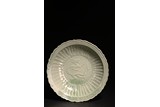 A LONGQUAN CELADON FOLIATE RIM CHARGER
