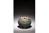 A CHINESE BRONZE GLOBULAR TRIPOD DUN VESSEL