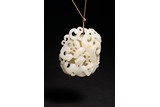 A CHINESE WHITE JADE 'LINGZHI AND CHILONG' PENDANT