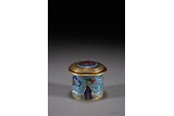 A SMALL CLOISONNE ENAMEL ARCHER'S RING BOX