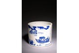 A CHINESE BLUE AND WHITE 'RED CLIFF' BRUSHPOT