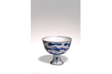 A CHINESE BLUE AND WHITE FIGURAL STEM CUP