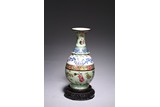 A CHINESE FAMILLE ROSE BLUE AND WHITE VASE