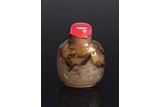 A CHINESE AGATE 'FORTRESS' SNUFF BOTTLE