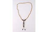 A TIBETAN DZI BEAD AND AGATE NECKLACE