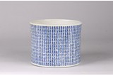 A BLUE AND WHITE 'HUNDRED LONGEVITY CHARACTERS' BRUSHPOT