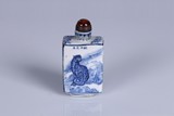A BLUE AND WHITE 'TIGER' SNUFF BOTTLE