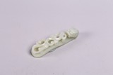 A WHITE JADE DRAGON BELT HOOK 